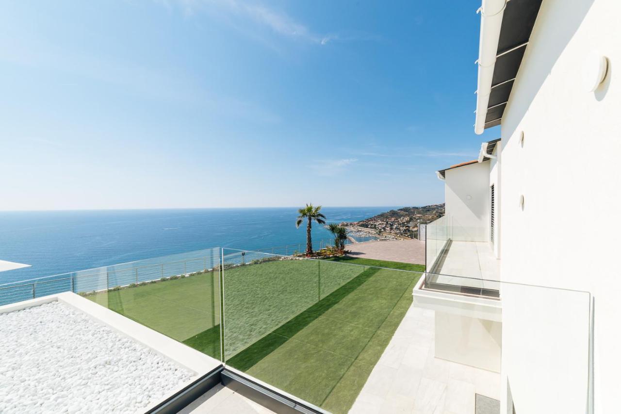 Villa Sabrina Riviera Dei Fiori A Picco Sul Mare Con Piscina Privata ,Wellness & Spa Imperia Exteriör bild