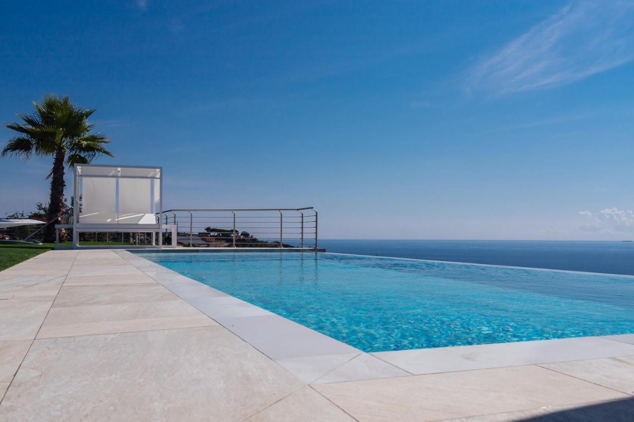 Villa Sabrina Riviera Dei Fiori A Picco Sul Mare Con Piscina Privata ,Wellness & Spa Imperia Exteriör bild