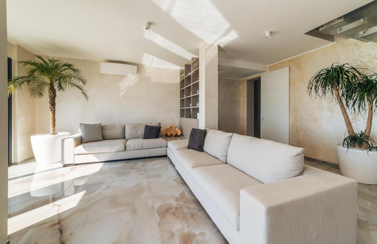 Villa Sabrina Riviera Dei Fiori A Picco Sul Mare Con Piscina Privata ,Wellness & Spa Imperia Exteriör bild