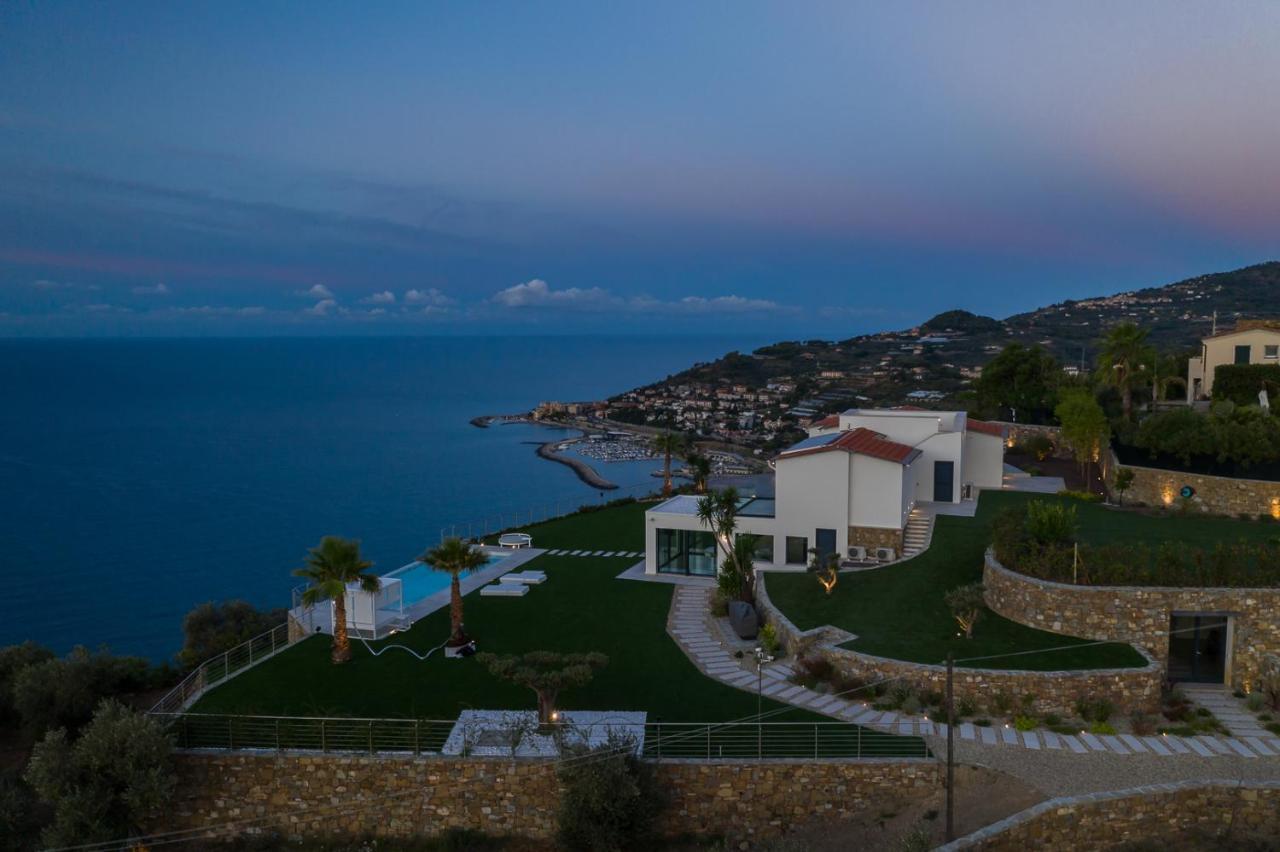 Villa Sabrina Riviera Dei Fiori A Picco Sul Mare Con Piscina Privata ,Wellness & Spa Imperia Exteriör bild