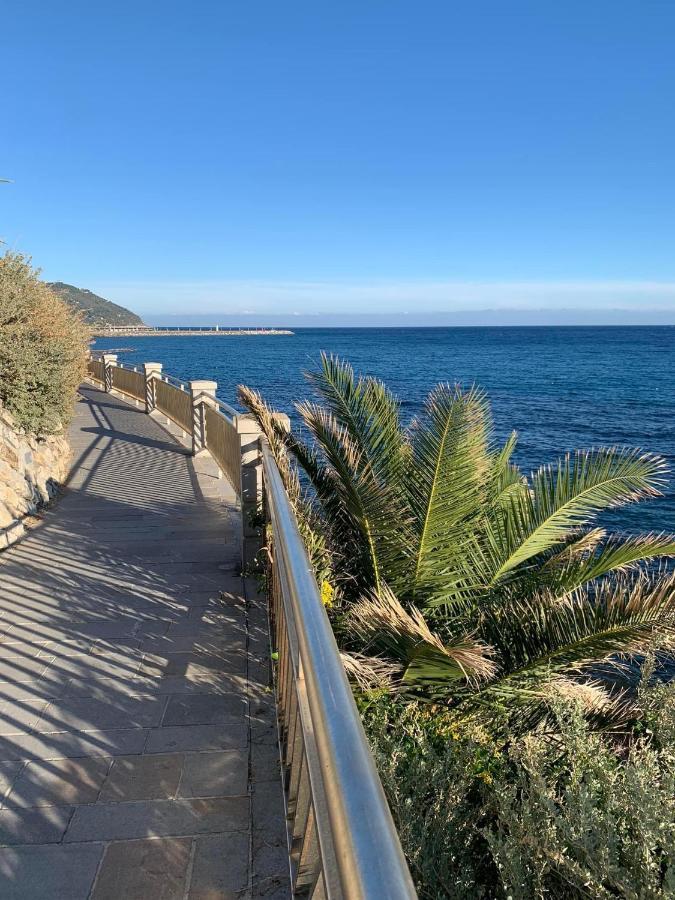 Villa Sabrina Riviera Dei Fiori A Picco Sul Mare Con Piscina Privata ,Wellness & Spa Imperia Exteriör bild